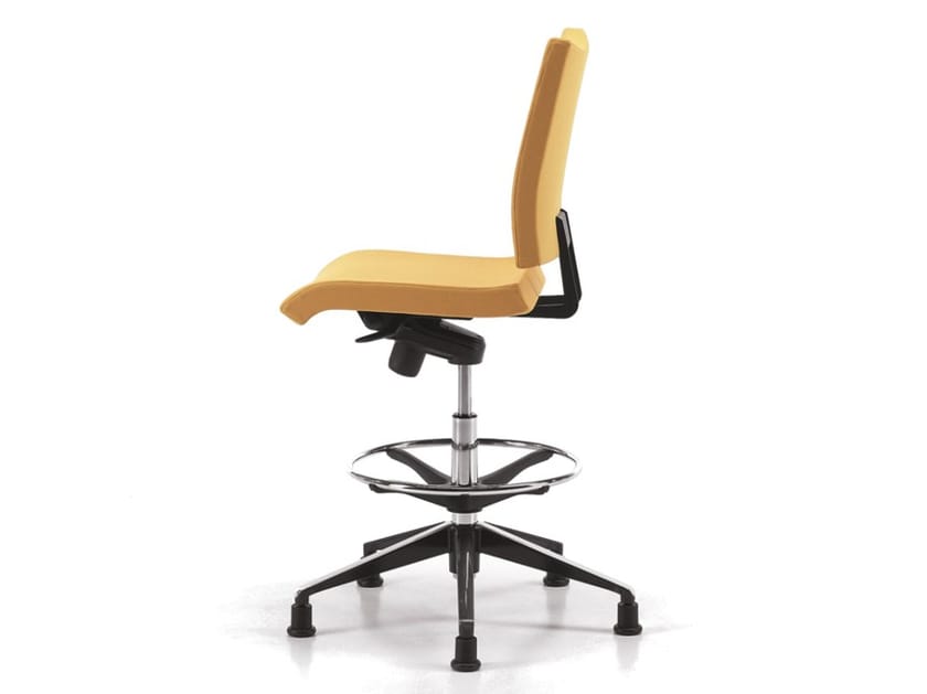 Эргономичное офисное кресло с 5 спицами TALIN Aviamid ARCH-00022324