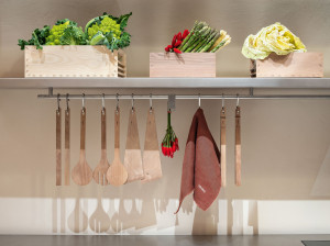 Набор кухонной посуды из грецкого ореха