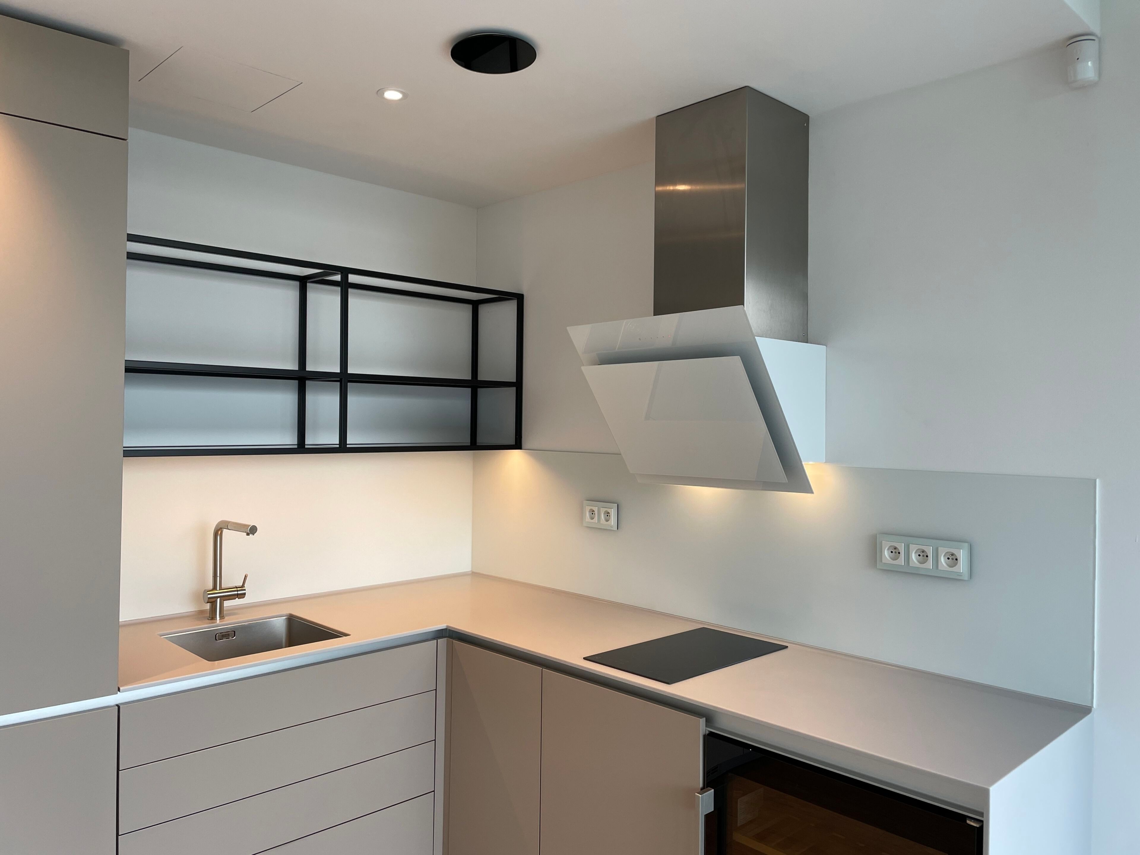 Мебель для стоматологических клиник в HIMACS AMOSDESIGN IMPLANTA ARCH-00052818 - Вид №1