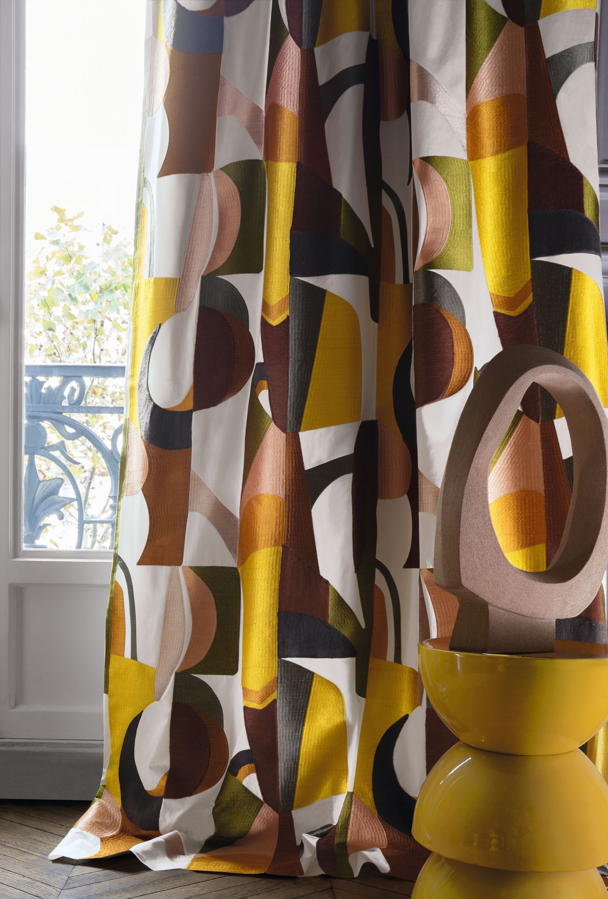 Хлопчатобумажная вышитая ткань для штор с графическим рисунком Casamance Arty ARCH-00105202 - Вид №4