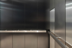 FSRT819 Интерьер лифта Levele-108 с индивидуальной компоновкой панелей; минималистичные панели из нержавеющей стали с сатинированной отделкой, нержавеющей стали с отделкой под морской камень и плавленого графита с сатинированной отделкой; прямоугольные по Forms-surfaces 