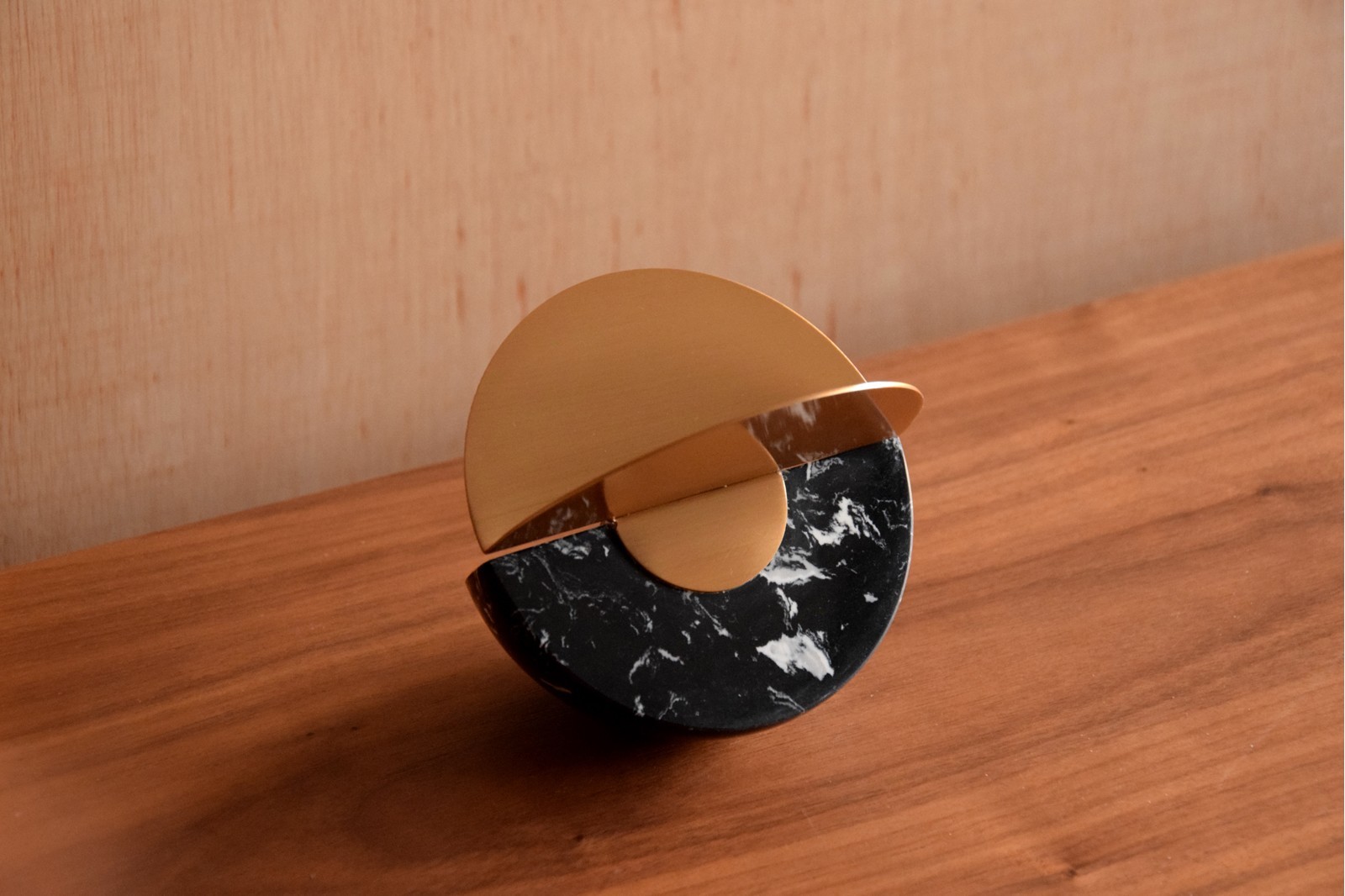 34F20008 Скульптура 12x8.5x10.4 мрамор, металл VP Santreyd 