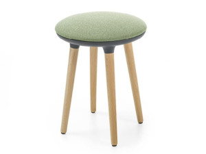 Низкий стул из бука с мягким сиденьем