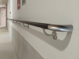 Поручни из ясеня и нержавеющей стали