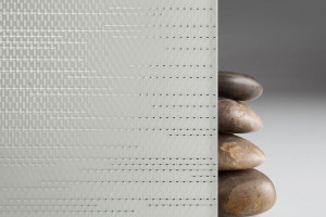 FSRT409 Стекло Vivistrata имеет отражающую конфигурацию с рисунком скольжения в белом цвете.  Forms-surfaces