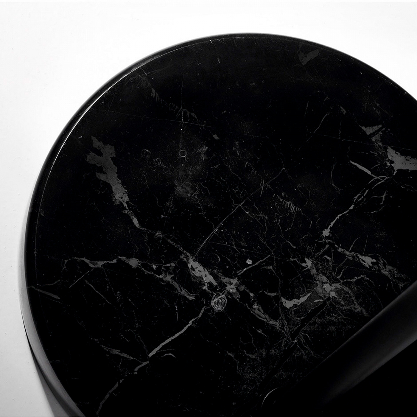 047690 Торшер Lee черный La Forma May