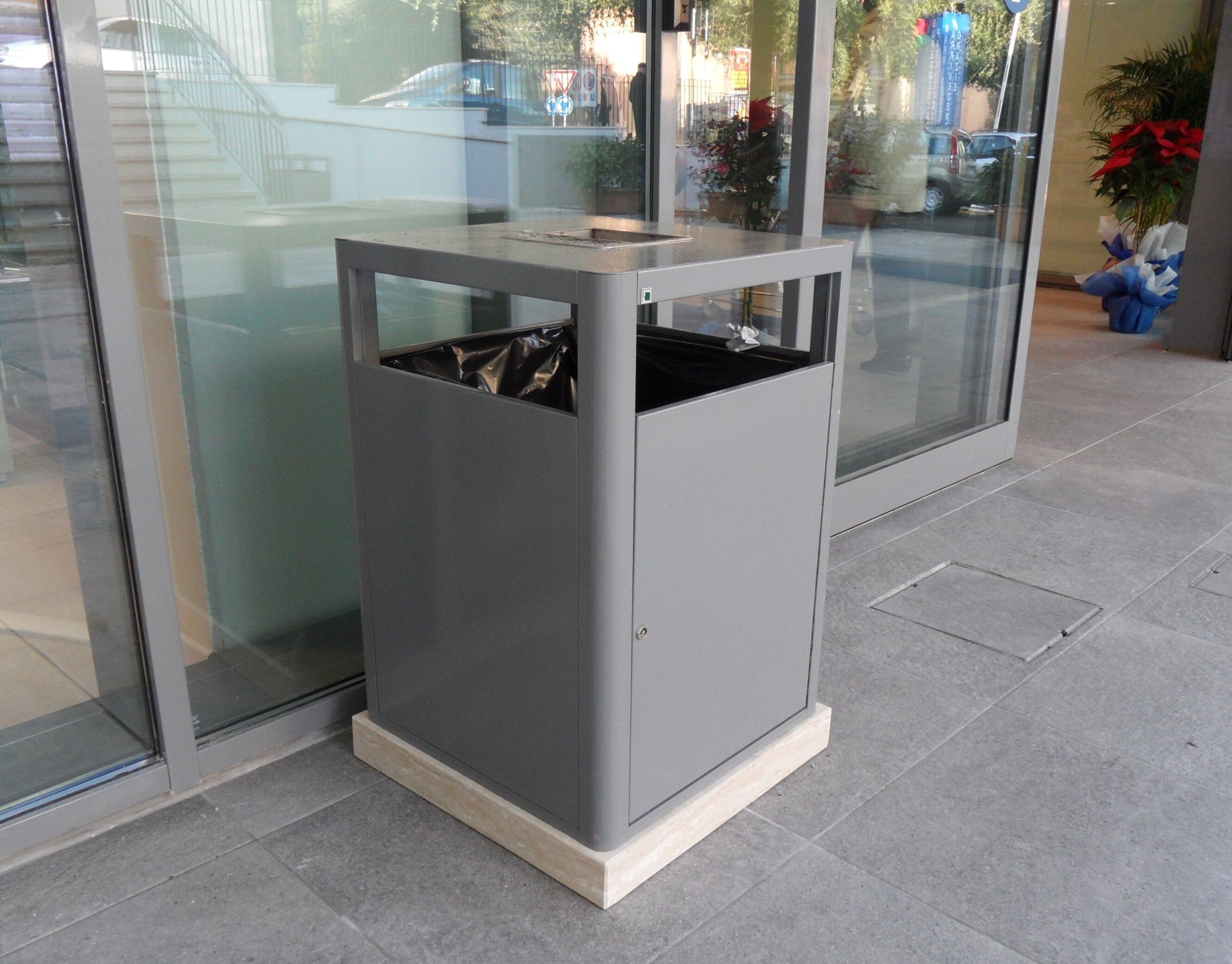 Стальная корзина для мусора с пепельницей Studio Città STEELBLOCK ARCH-00142150 - Вид №2