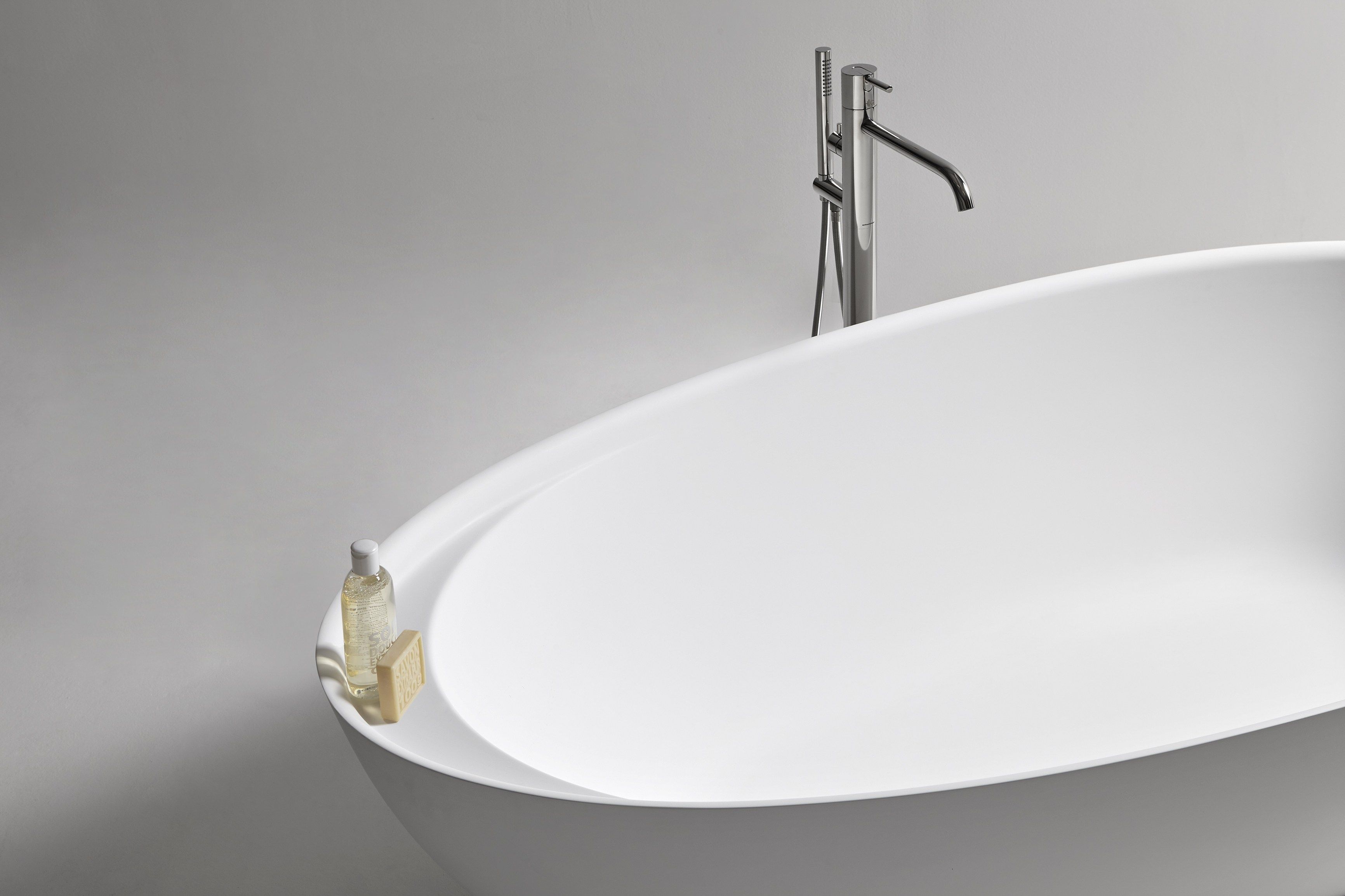 Овальная ванна в центре комнаты в Cristalplant® Antoniolupi Eclipse ARCH-00100391 - Вид №2