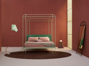 Двуспальная кровать из кованого железа с мягким изголовьем