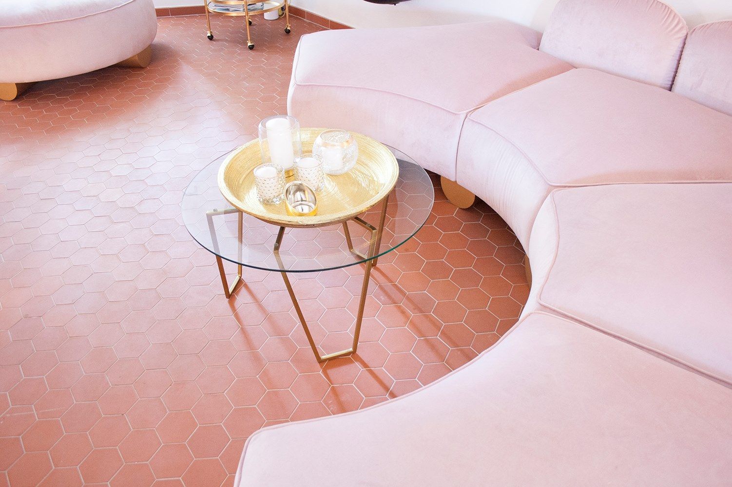 Бархатный изогнутый диван CREARTE COLLECTIONS Lab Cotignac ARCH-00088287 - Вид №8