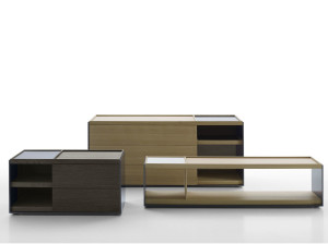 Деревянный прямоугольный низкий журнальный столик