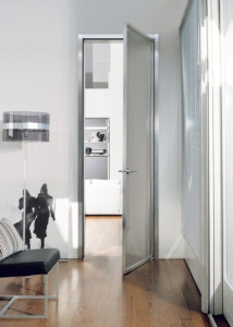 Деревянные распашные двери