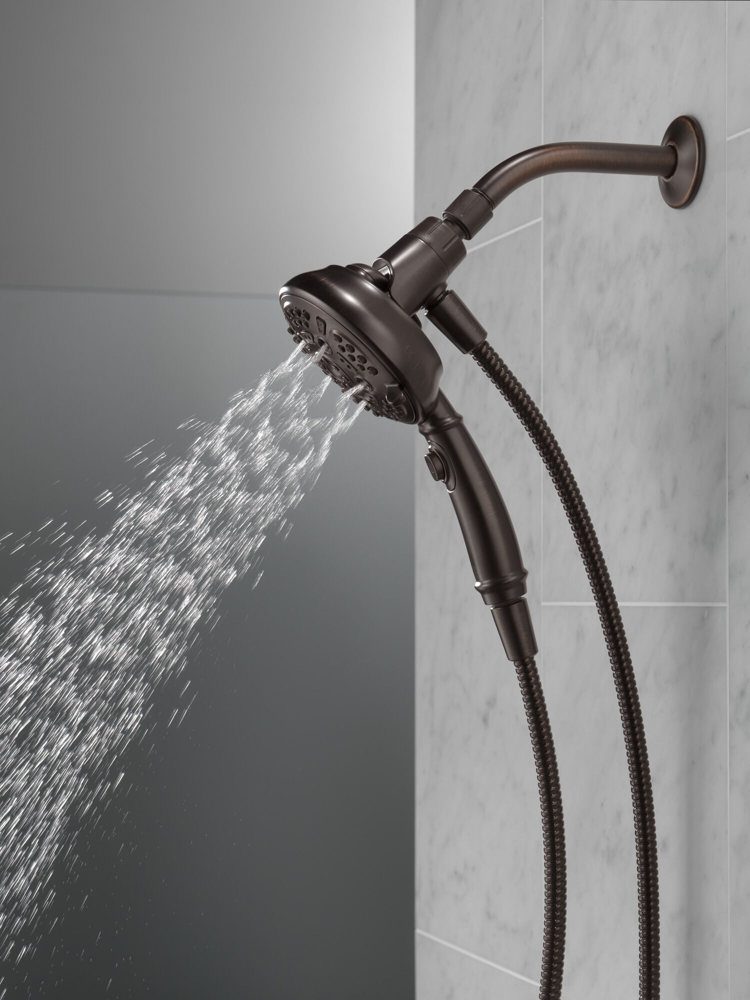 75506RB Ручной душ SureDock ™ с 7 настройками Delta Faucet DELTA Венецианская бронза - Вид №6