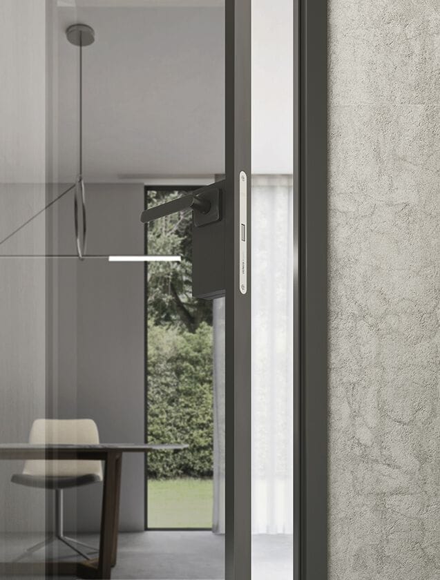 Алюминиевая и стеклянная распашная дверь с выдвижными петлями Venus Design Вера ARCH-00103141 - Вид №2