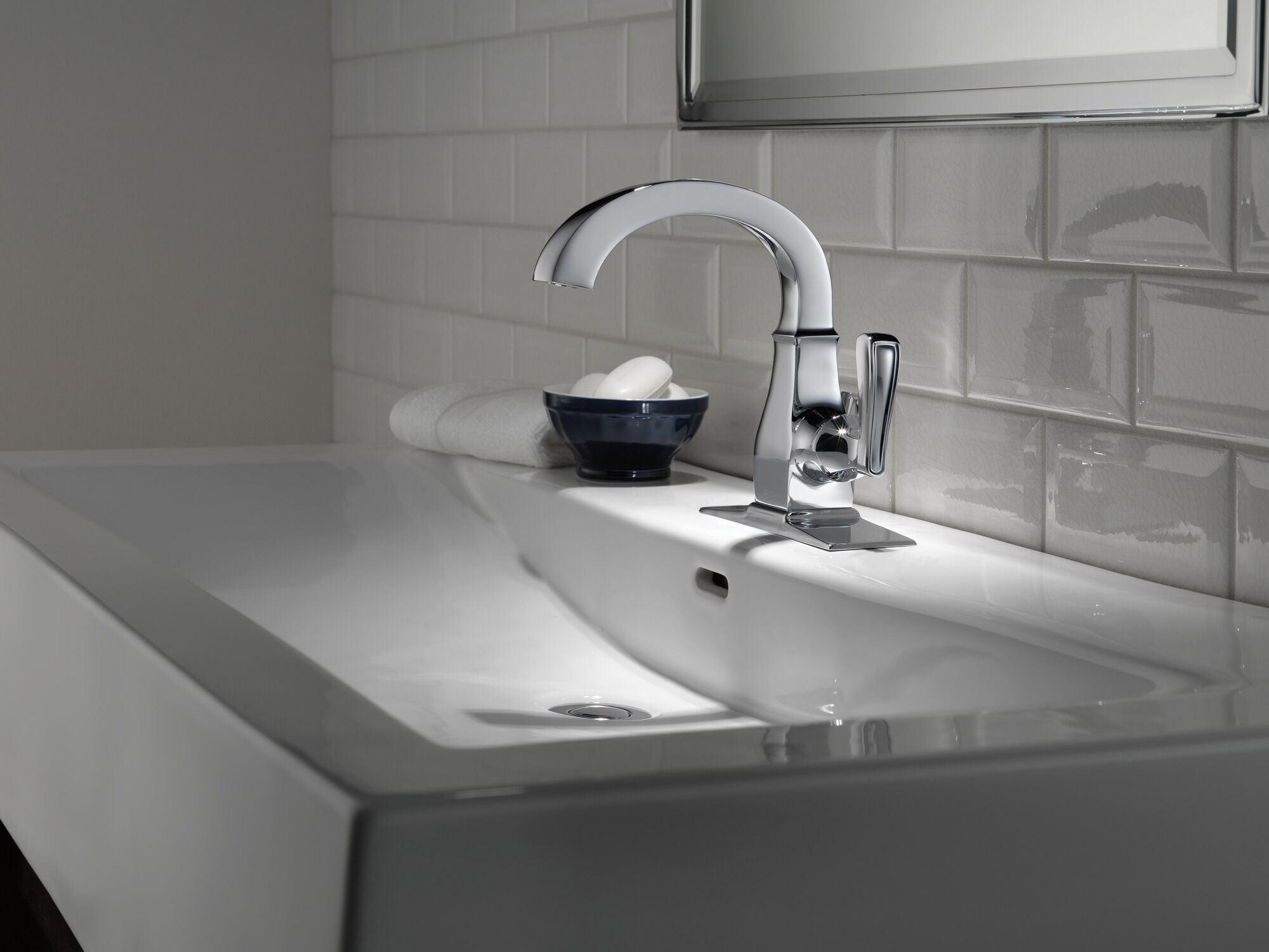 15718LF-BL Смеситель для ванной с одной ручкой Delta Faucet Lakewood Матовый черный - Вид №3