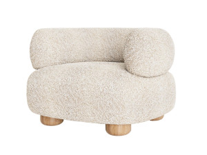 Тканевое кресло с подлокотниками