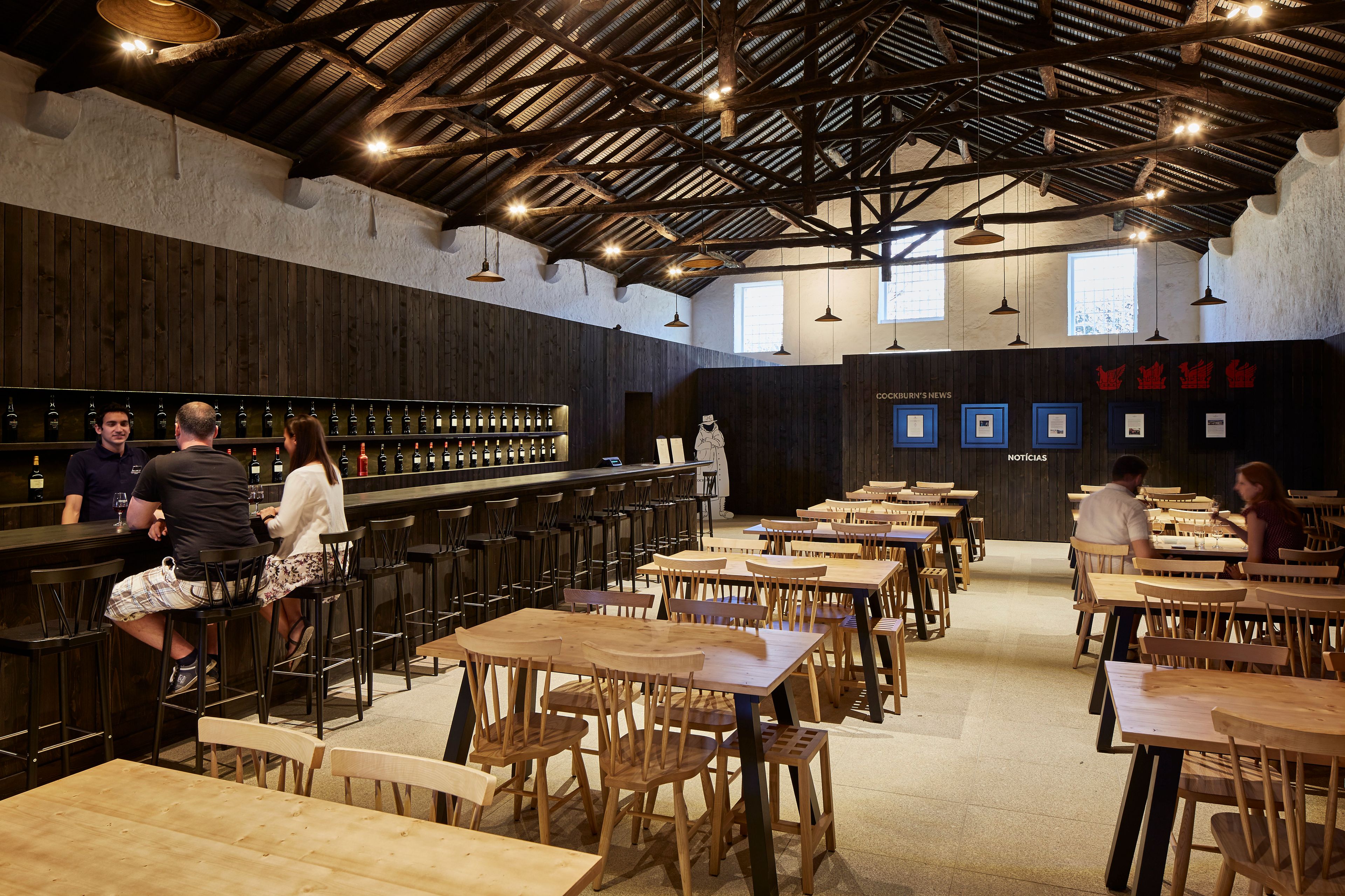 Высокий деревянный барный стул Branca Lisboa R&B ARCH-00081942 - Вид №2