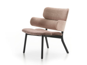 Тканевое кресло с подлокотниками