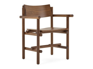 Деревянный стул с подлокотниками