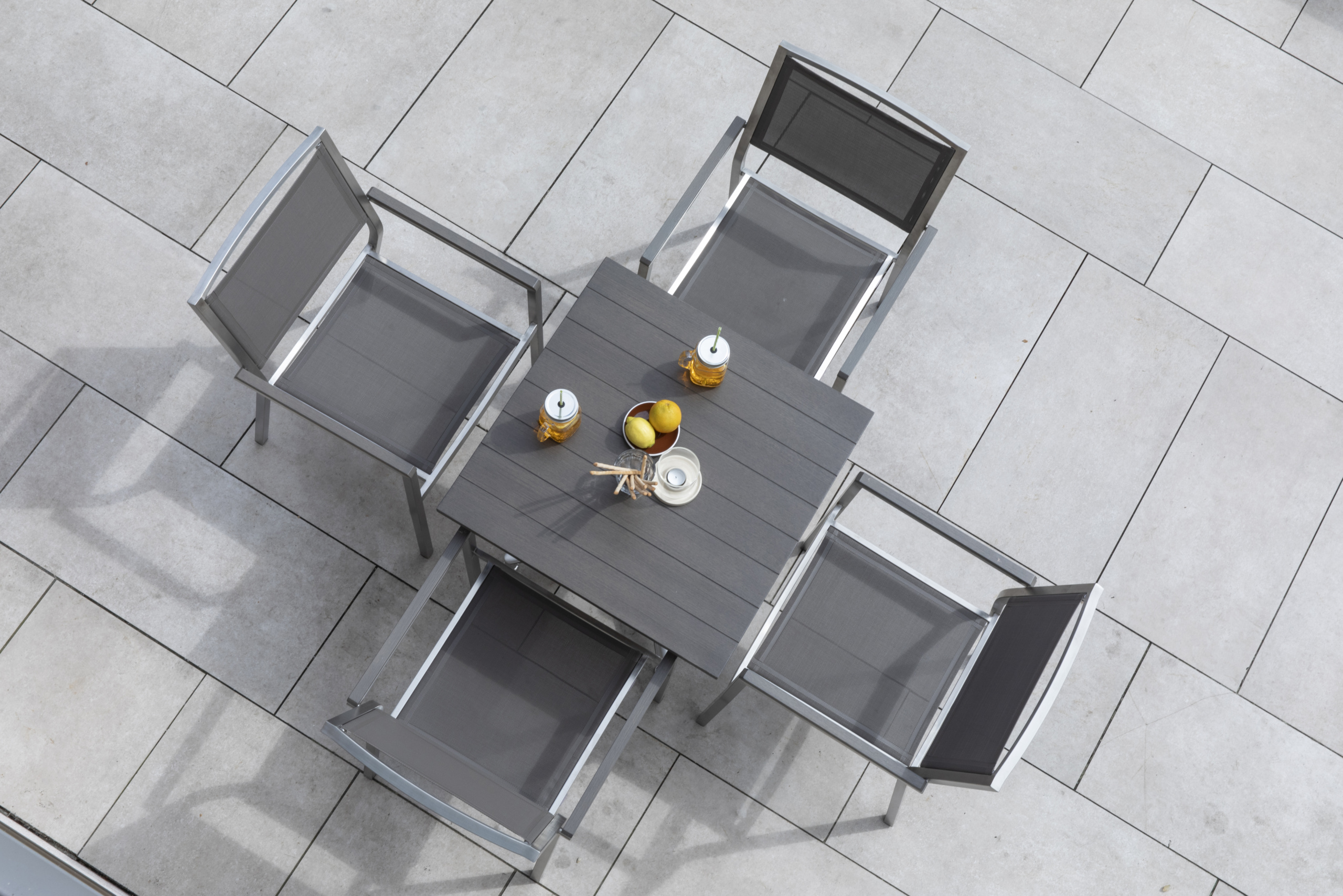 98.00.0881 Обеденный набор Small Brisbane Alu из 5 предметов. - включая 4 кресла Brisbane Alu / Resysta Stone Grey, 1 стол Kennedy Alu 90 × 90 Mbm 