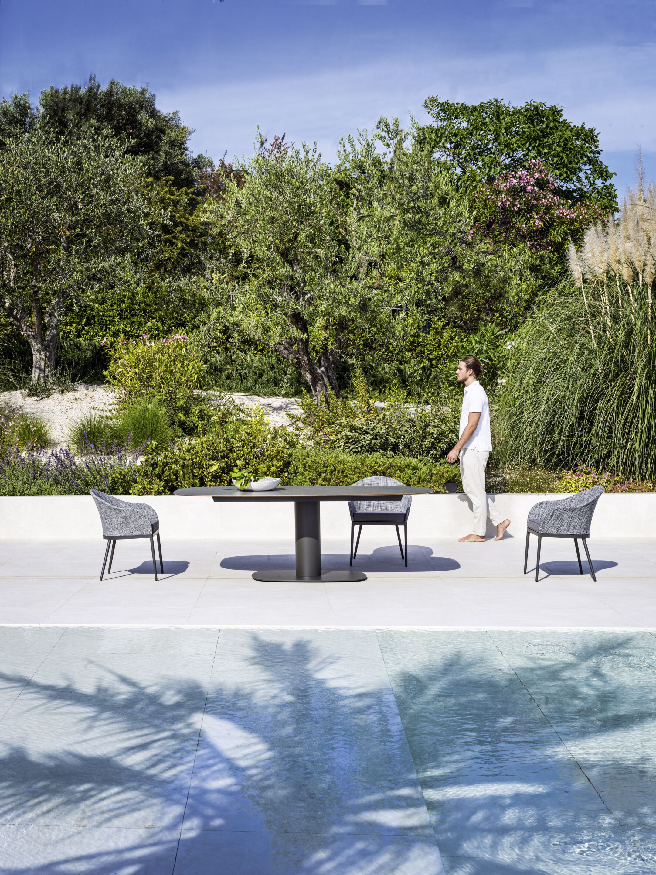 Стальной овальный садовый стол Varaschin ARCH-00010090 - Вид №1