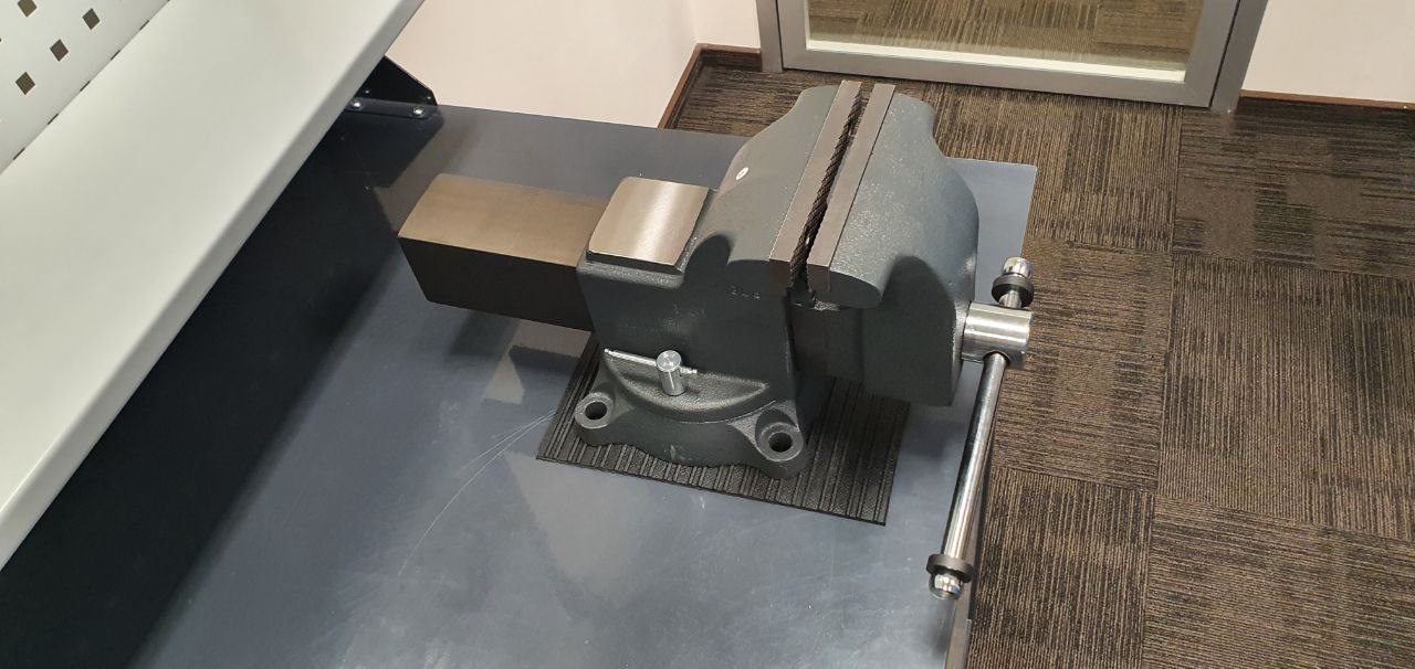 Тиски чугунные поворотные с наковальней Верстакофф L 150 BV-150 - Вид №5