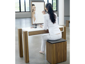 Мобильный туалетный столик