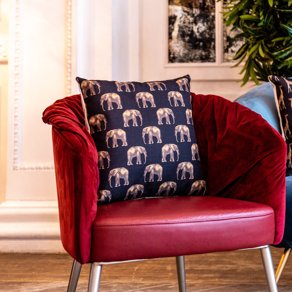 5115115 Интерьерная подушка «Группа слонов в черном» Object Desire  - Вид №4