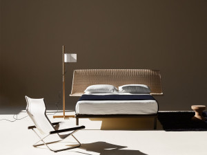 Двуспальная кровать из кованого железа и медоллино