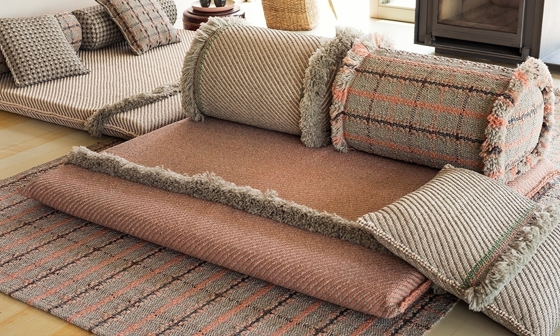 070656 Подушка-ролл GL Tartan terracotta большая GAN Garden Layers - Вид №1