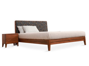 Кровать размера "king-size" из тикового дерева с мягким изголовьем