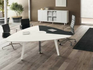 Bralco Стол для совещаний треугольной формы из экокожи Rail