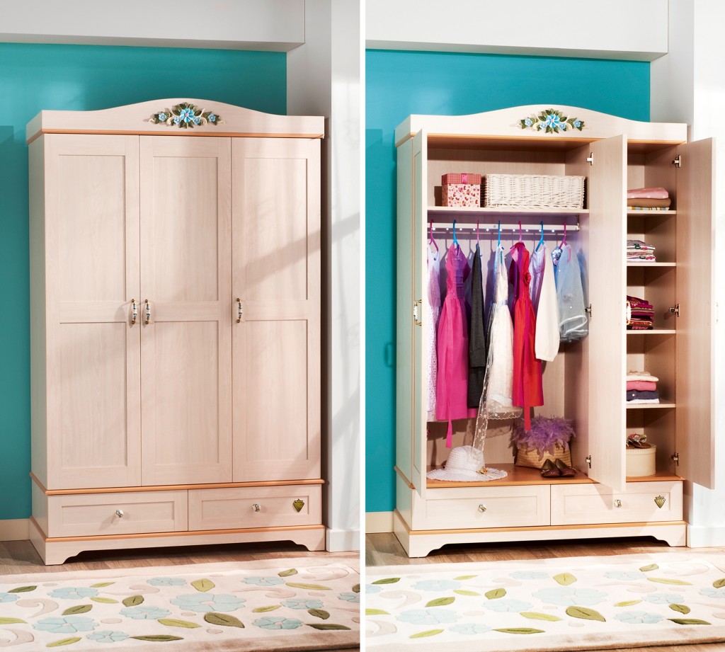 Шкаф распашной трехстворчатый с ящиками беленый дуб Flora CILEK FLORA 00-3832565 Бежевый Santreyd - Вид №1