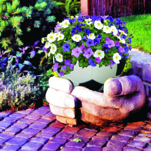 CMVR101-F.CF Футбольный МЯЧ в руках (цвет черно-белый), цветочница (бетон или стеклопластик) LAB.Space