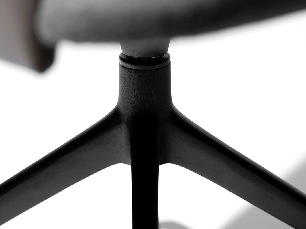 Поворотный стул для конференций с подлокотниками SCHNEEWEISS interior Klara ARCH-00101962 - Вид №4