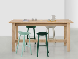 Высокий прямоугольный стол из дуба