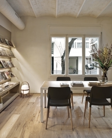 077647 Стул коричневый Santa & Cole Belloch Santreyd 