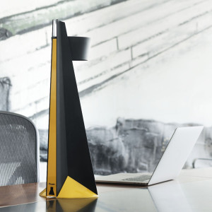 Регулируемая настольная лампа на батарейках с диммером