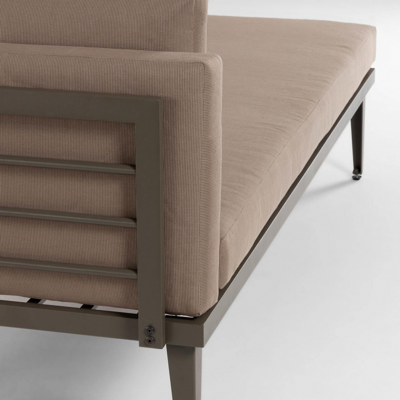 082318 Шезлонг La Forma Pascale 