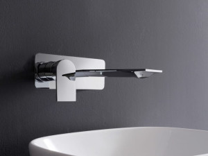 Латунный настенный смеситель для раковины с пластиной