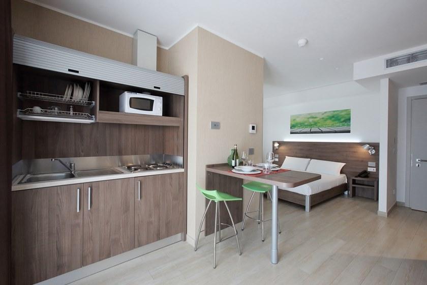 Mobilspazio Выдвижная деревянная мини-кухня Zeus K108 - Вид №1