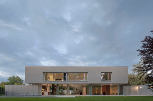 Алюминиевое раздвижное окно