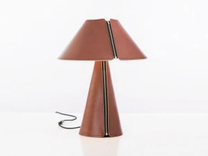 Formagenda Кожаная настольная лампа