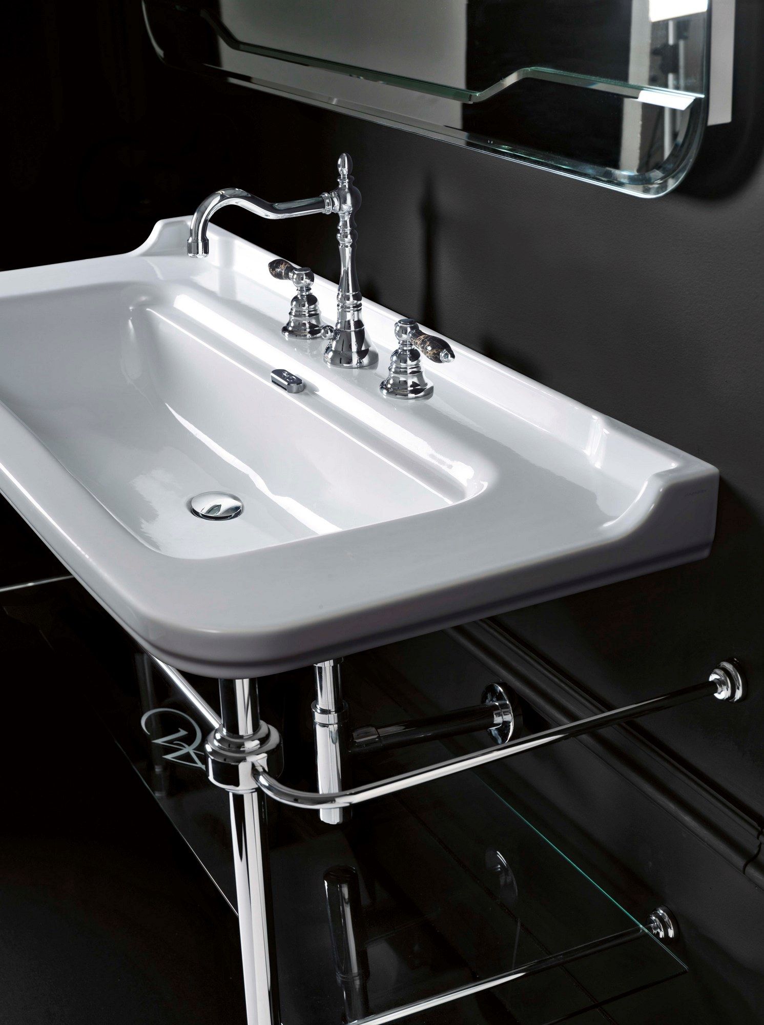 Керамическая прямоугольная подвесная раковина с держателем для полотенец Kerasan Waldorf ARCH-00103313 - Вид №2