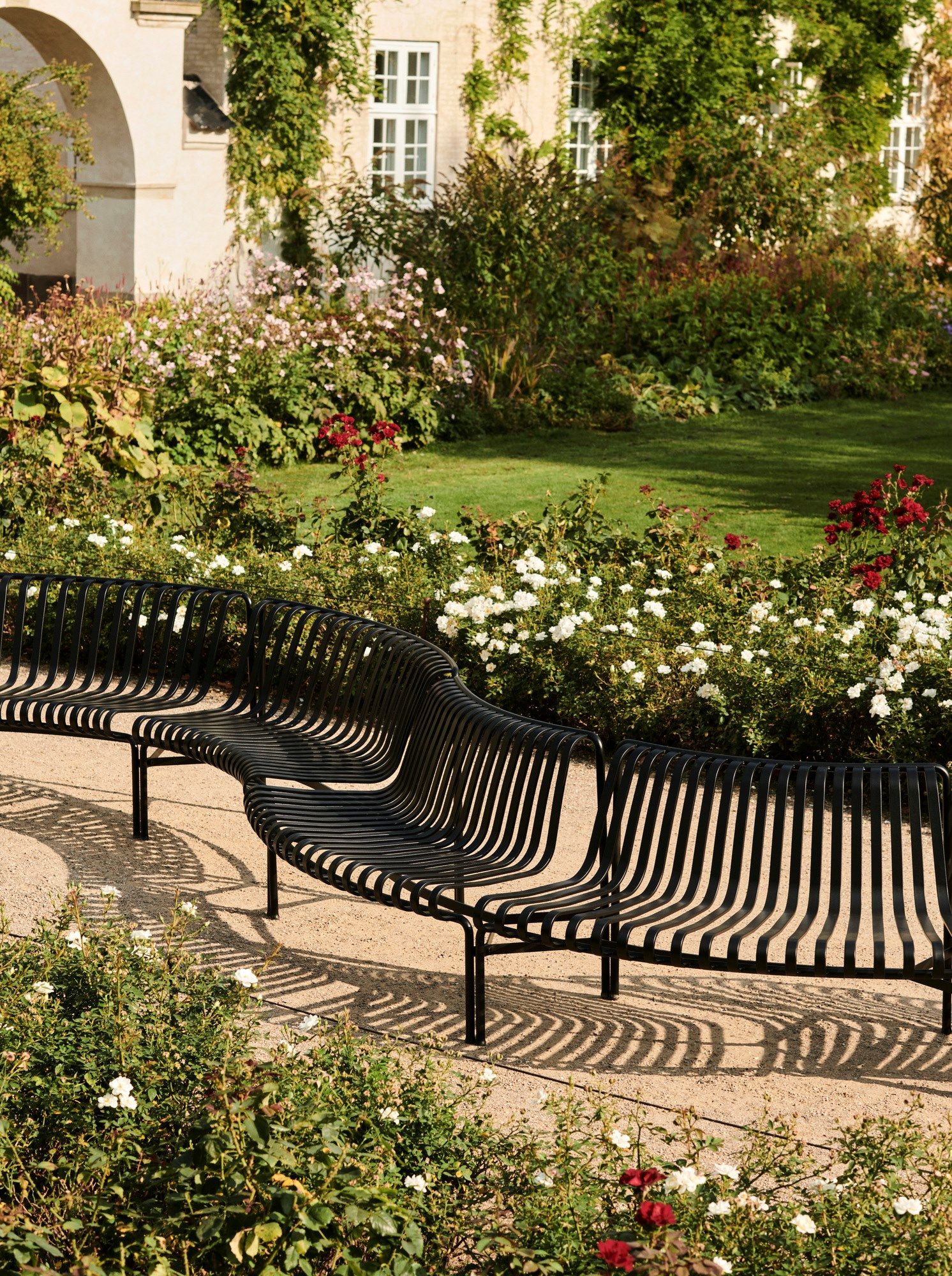 Стальная садовая скамейка с порошковым покрытием со спинкой Hay Палисад ARCH-00074175 - Вид №49