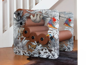 Кресло с подлокотниками