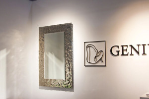 Прямоугольное настенное зеркало с рамкой