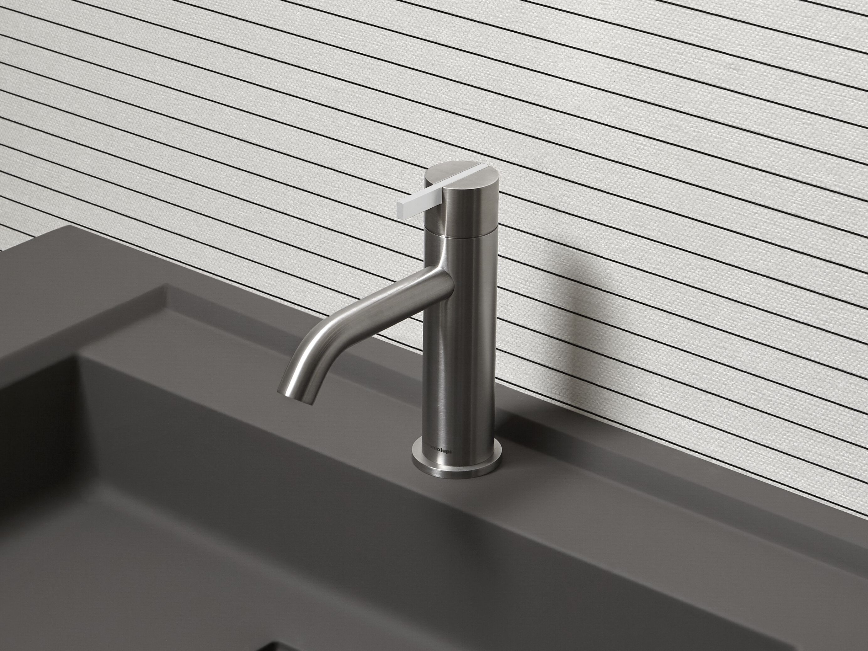 Смеситель для раковины из нержавеющей стали с одним отверстием Antoniolupi ESSENTIA ARCH-00143345