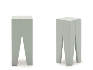 Высокий деревянный стул