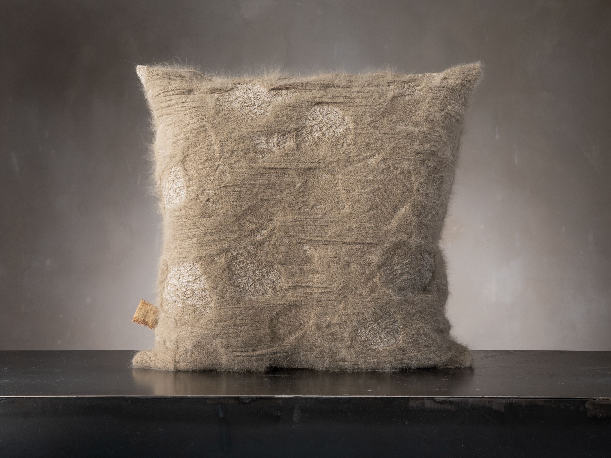 Квадратная подушка в ангоре The House of Lyria TAIDE ARCH-00073252 - Вид №1